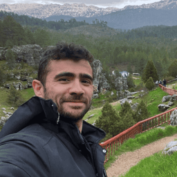 Ich bin Raşit Akgül. Gründer und Entwickler von AstroAk.